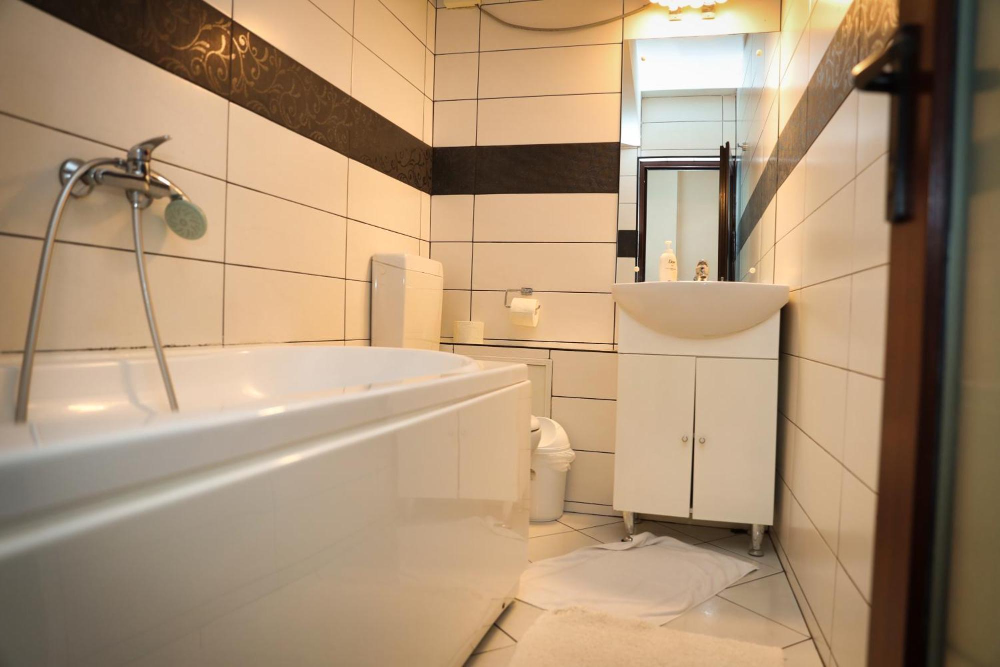 Pensiunea Giovani Târgu Jiu Exteriör bild